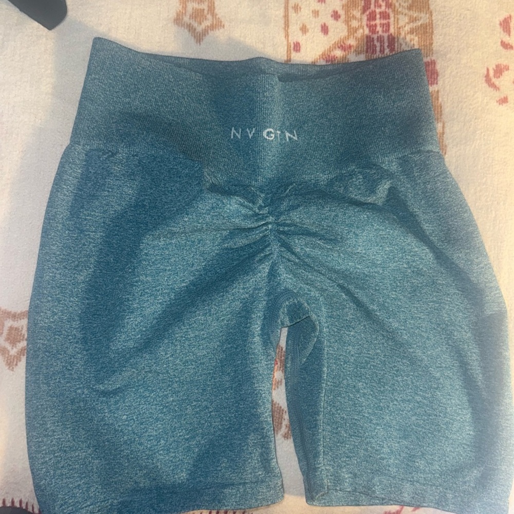 NVGTN BOOTY SRUNCH SHORTS. Size M